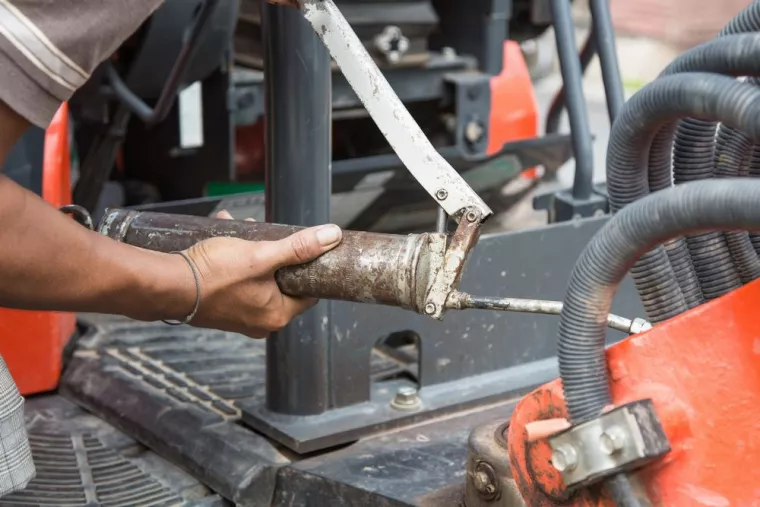 Qui contacter pour le graissage complet d'un engin de chantier ?, Saint-Pierre, ERPL